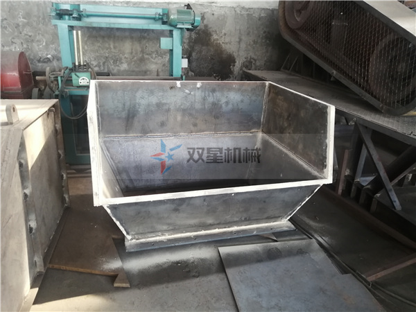 <a href='http://www.thecosmalshow.com/ssxl/10.html' target='_blank'><span>金屬撕碎機(jī)</span></a>進(jìn)料斗