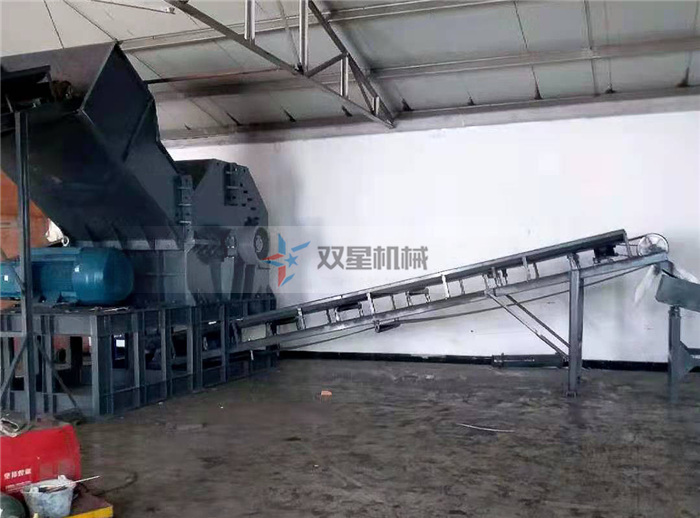 斷橋鋁破碎機上?？蛻衄F場