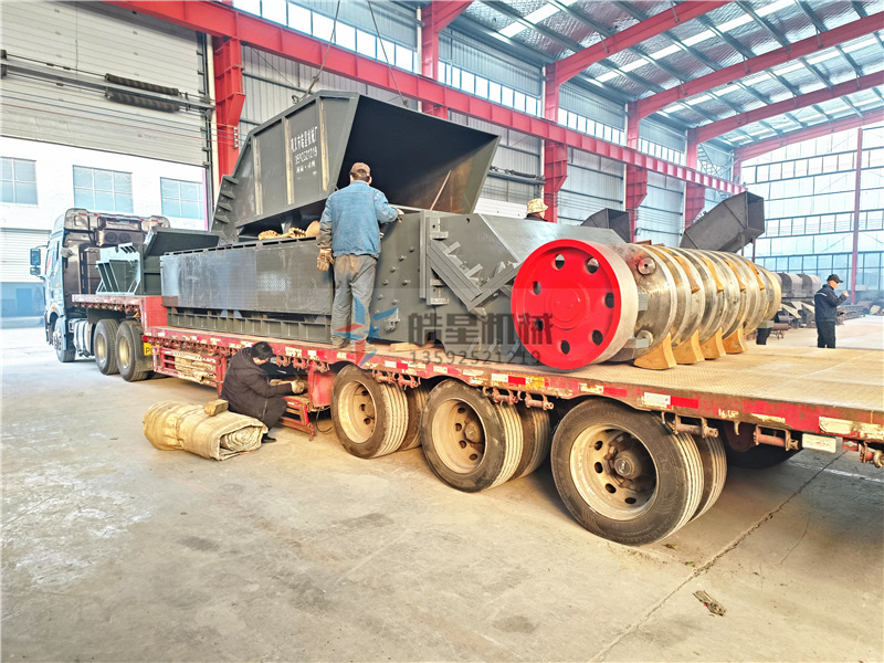 1800型鋁合金破碎機設(shè)備裝車發(fā)貨